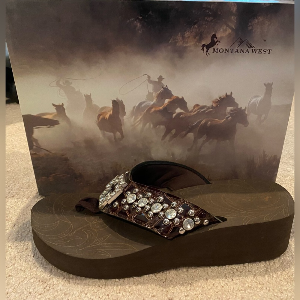 Montana West Rhinestone Cross Brown Croc Wedge Flip Flop Size 8. NWOT